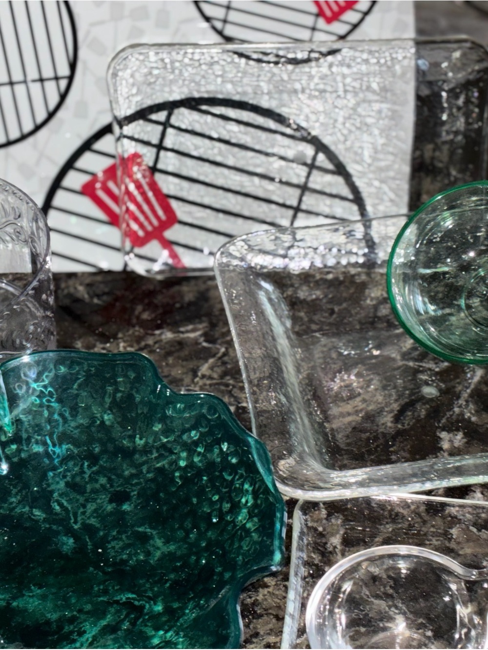 Textured Acrilic Bowls and Clear Acrilic Dishes 8pcs